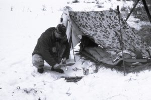 Szkolenie survivalowe w lesie